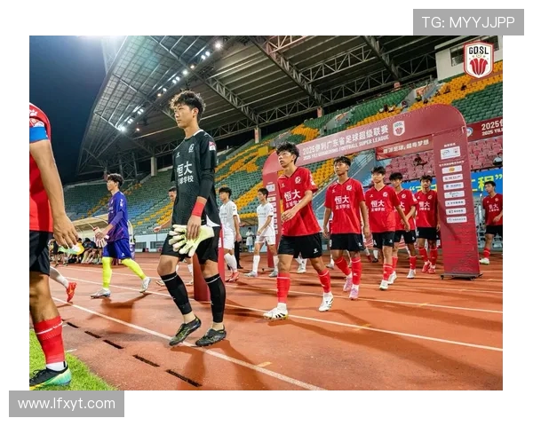 广州足球队的战术变革与球队转型深度解析